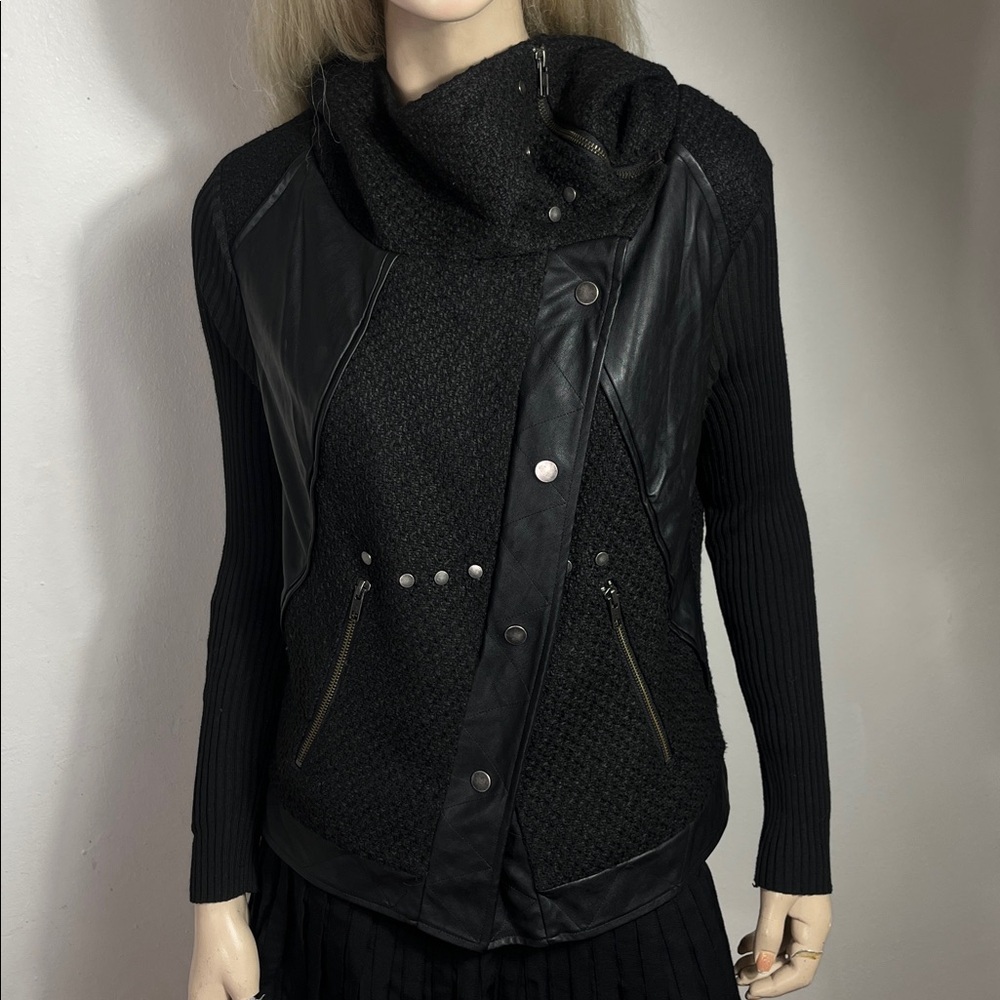 NÜ Denmark Black Jacket - image 2